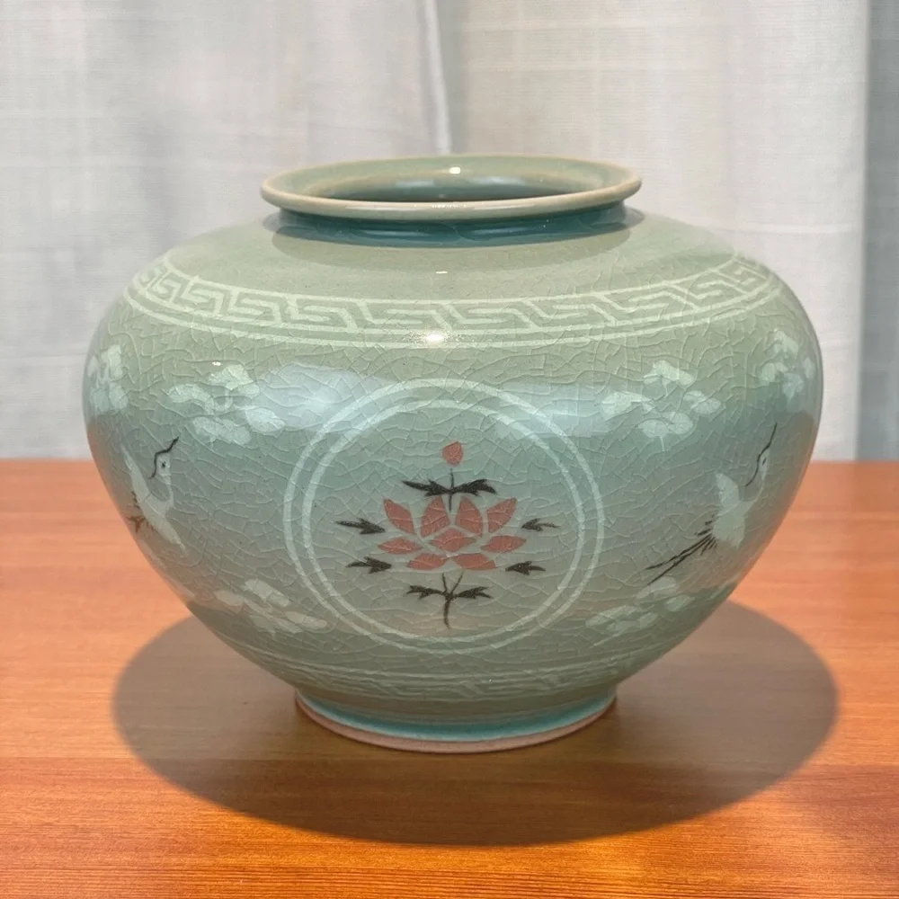 Korean Celadon Vase 4" Tall Bulbous Jar with Red Flowers Crane Decoration Sage - Picture 4 of 16